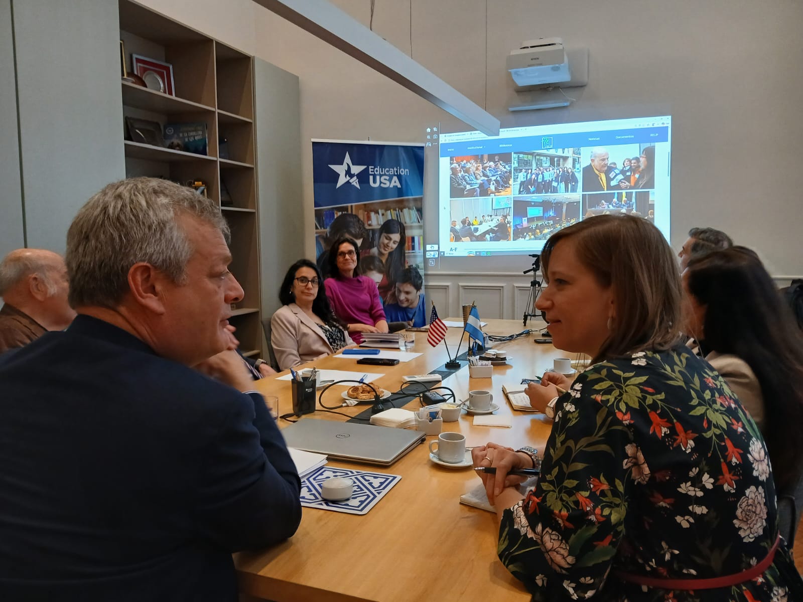 Representantes de la Embajada de EE. UU. visitaron la sede del CRUP